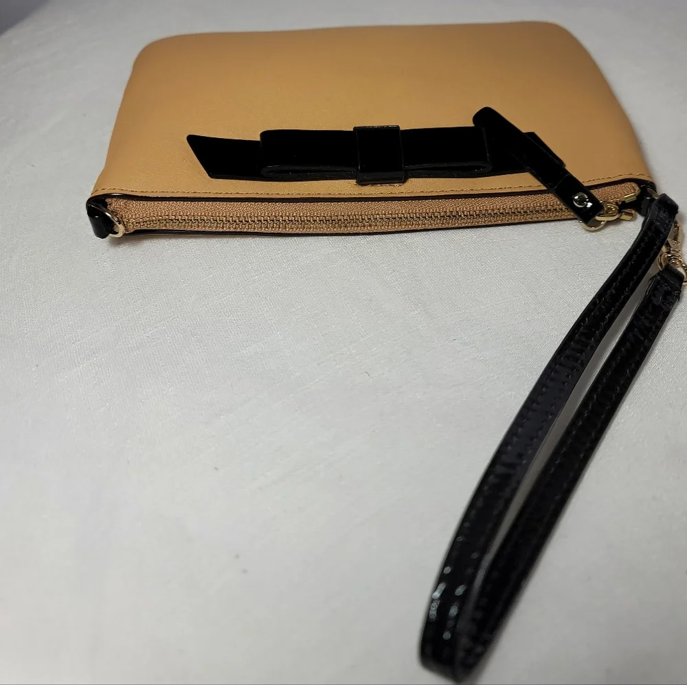 Kate spade New York Creamy Caramel Brown Wristlet.